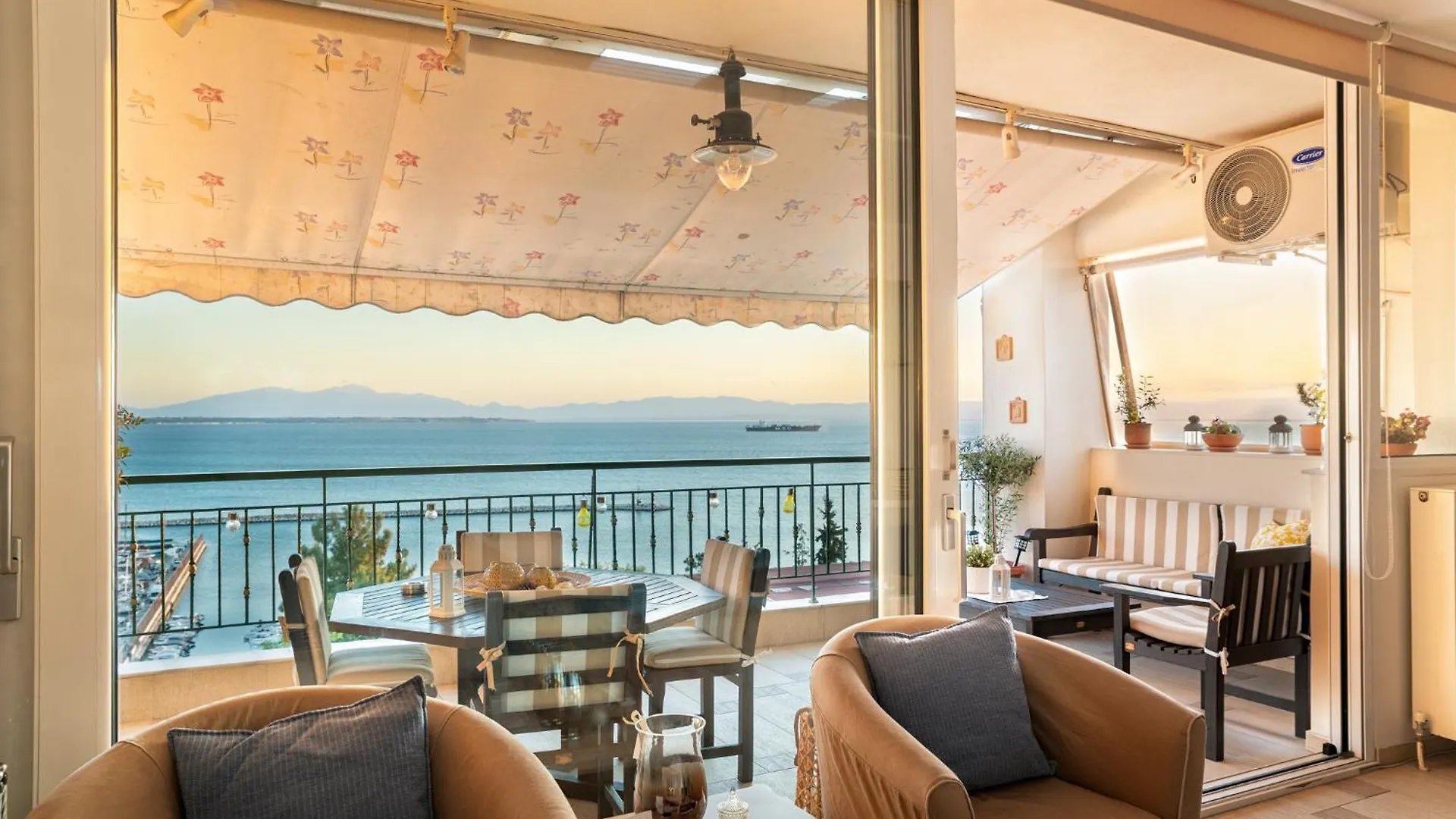 Apartment With Marina View Selanik